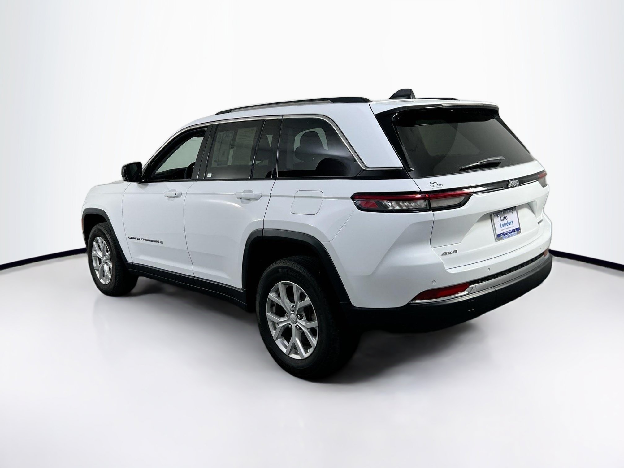 Used 2023 Jeep Grand Cherokee Limited AWD/4WD image 7