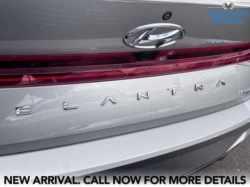 Used 2022 Hyundai Elantra Limited FWD image 10
