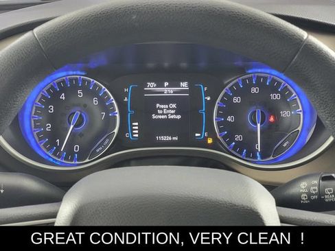 Used 2017 Chrysler Pacifica Touring Plus w/ Tire & Wheel Group FWD image 28