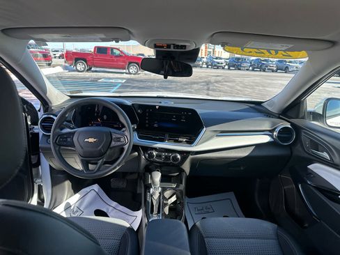 Used 2025 Chevrolet Trax LT image 20