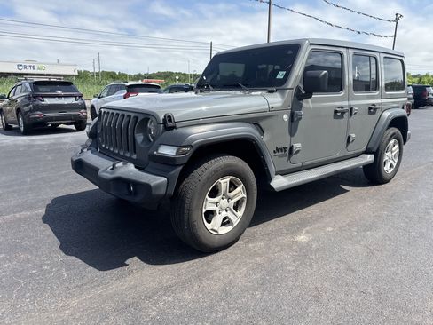 Used 2021 Jeep Wrangler Unlimited Sport w/ Sun And Sound Package AWD/4WD image 8