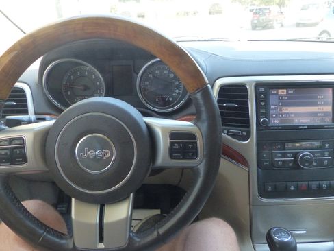 Used 2011 Jeep Grand Cherokee Overland w/ Trailer Tow Group image 21