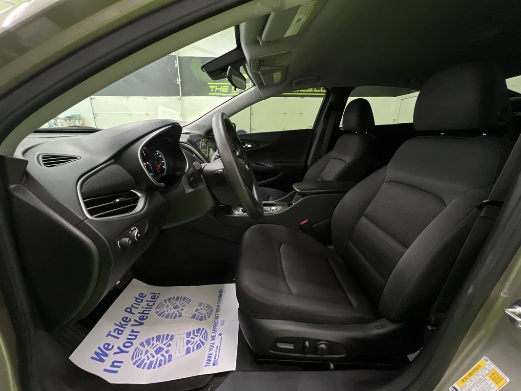 Used 2025 Chevrolet Malibu LT FWD image 17