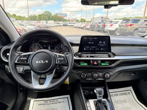 Used 2022 Kia Forte LXS FWD image 16