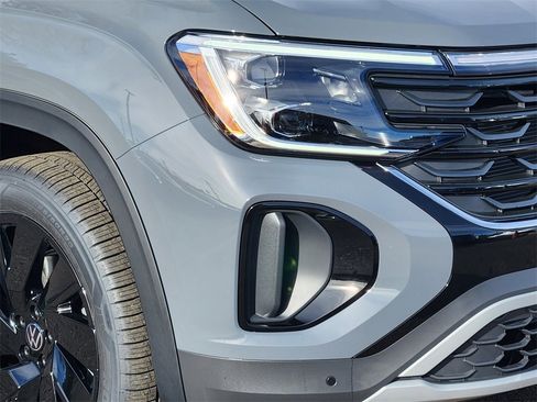 New 2026 Volkswagen Atlas Cross Sport SE image 26