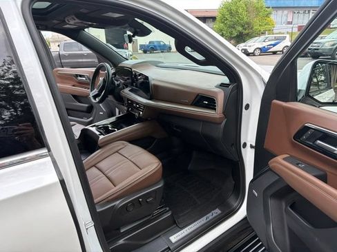 Used 2025 Chevrolet Suburban High Country AWD/4WD image 26