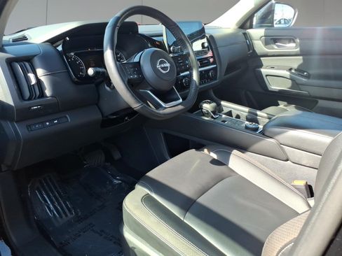Used 2025 Nissan Pathfinder SL AWD/4WD image 10