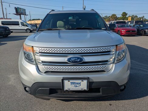 Used 2014 Ford Explorer XLT w/ Equipment Group 202A FWD image 9