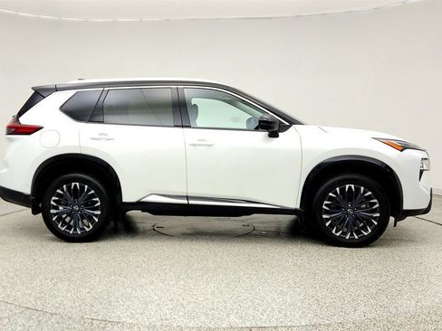 Used 2025 Nissan Rogue Platinum w/ Tech Package AWD/4WD image 4