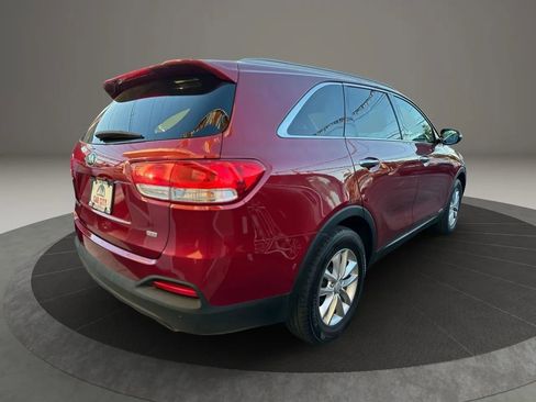Used 2016 Kia Sorento LX w/ LX Convenience Package image 5