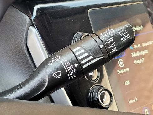 Used 2023 Chevrolet Bolt EUV LT w/ Convenience Package FWD image 31