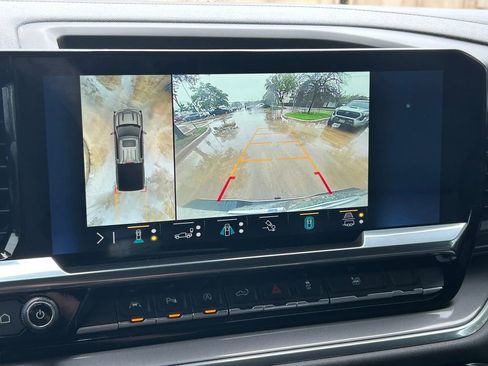 Used 2023 Chevrolet Silverado 1500 High Country w/ High Country Premium Package AWD/4WD image 34