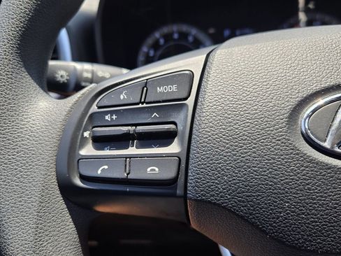 Certified 2021 Hyundai Venue SE FWD image 22