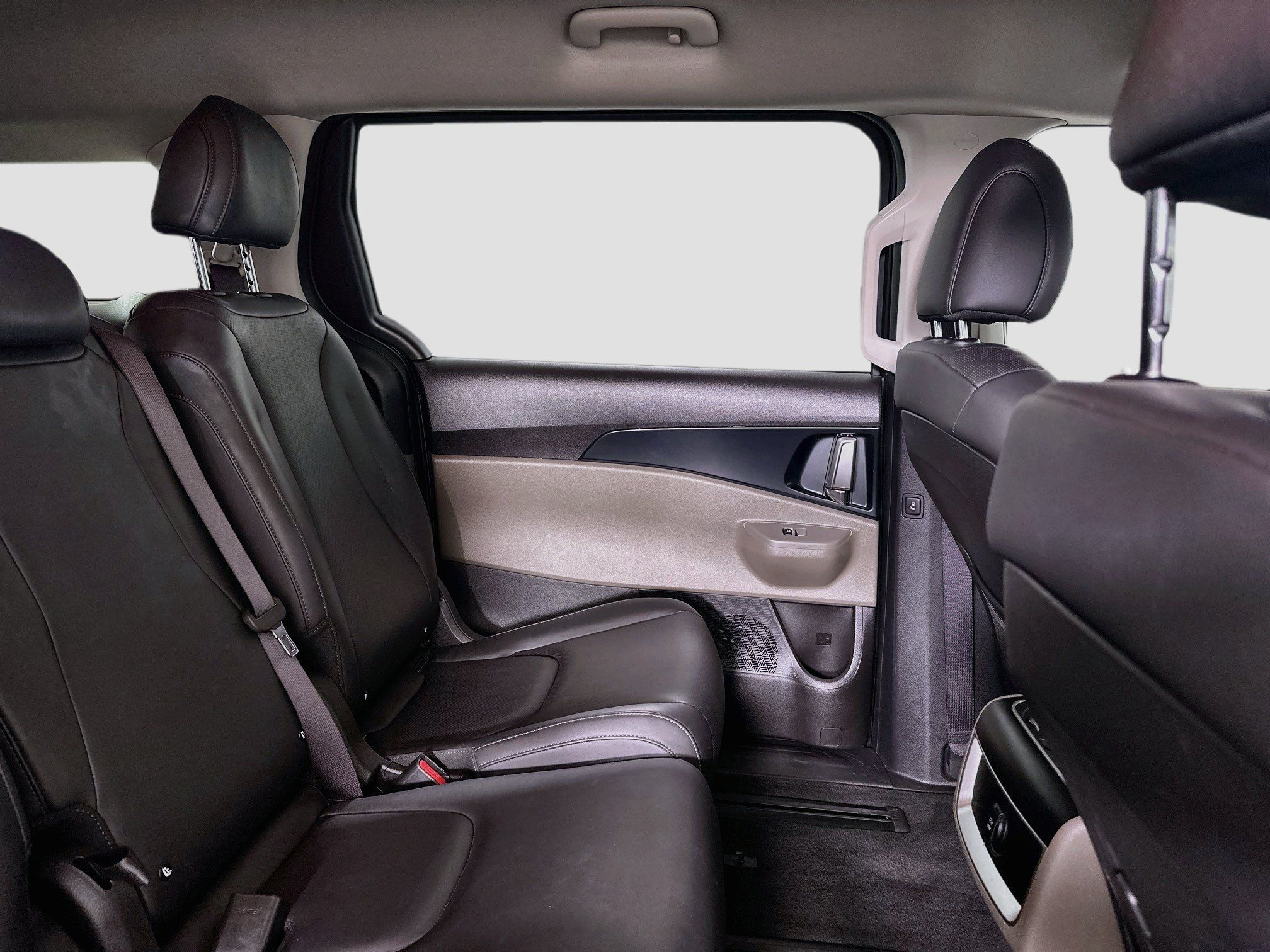 Used 2026 Kia Carnival LXS FWD image 27
