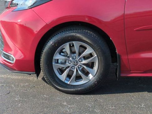 Certified 2024 Toyota Sienna XLE image 7