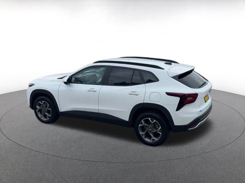 Used 2025 Chevrolet Trax LT FWD image 10