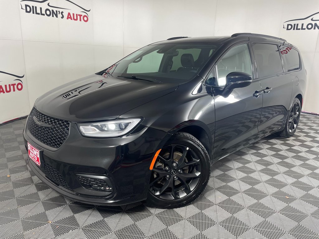 Used 2024 Chrysler Pacifica Limited w/ S Appearance Package FWD image 1