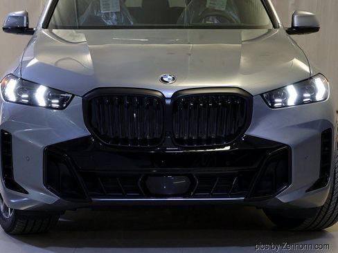 New 2026 BMW X5 xDrive40i w/ M Sport Package AWD/4WD image 6