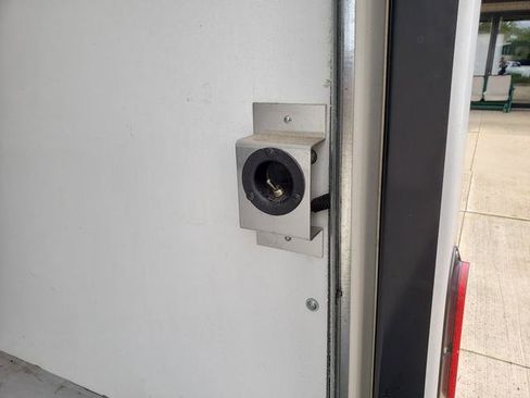 Used 2022 Ford E-350 and Econoline 350 Super Duty w/ Power Windows & Locks Group image 10