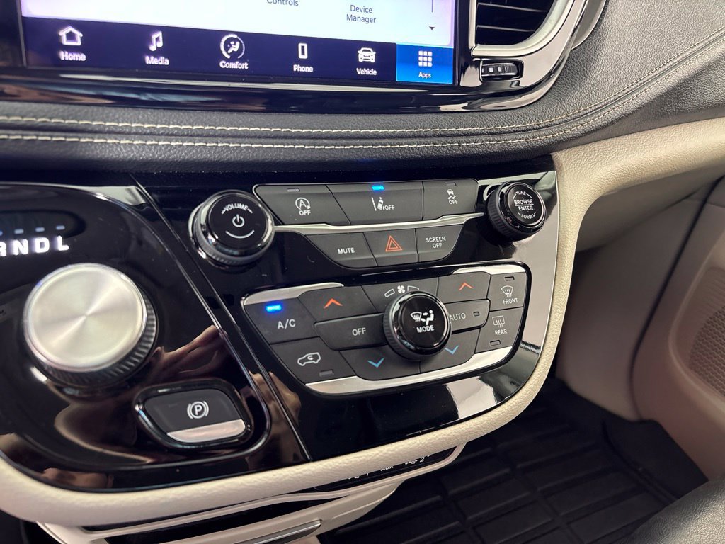 Used 2022 Chrysler Pacifica Touring-L AWD/4WD image 31