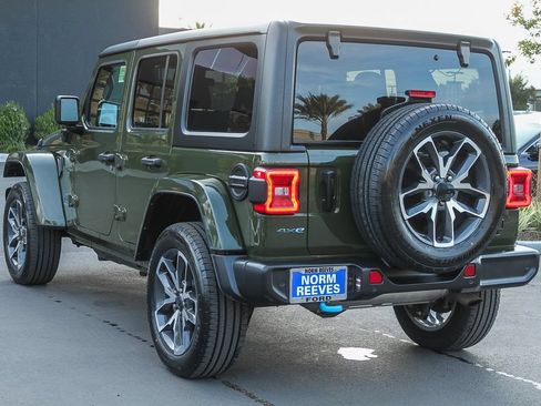 Used 2024 Jeep Wrangler Unlimited w/ Convenience Group AWD/4WD image 8