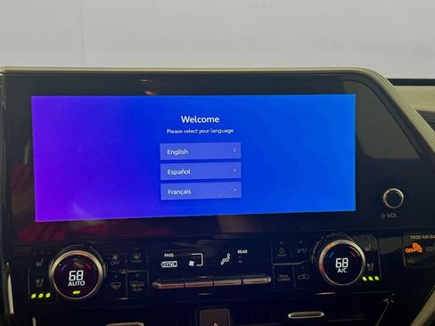 Certified 2024 Toyota Highlander Platinum AWD/4WD image 14