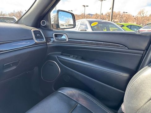 Used 2017 Jeep Grand Cherokee Overland w/ Jeep Active Safety Group image 41