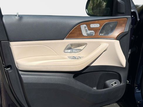 Used 2021 Mercedes-Benz GLS 580 4MATIC image 17