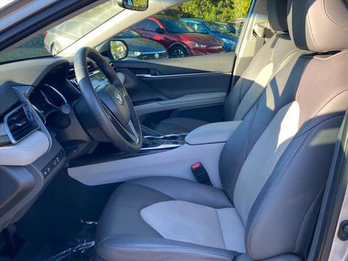 Used 2020 Toyota Camry XLE image 12