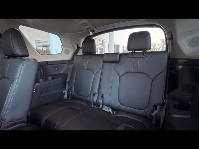 Certified 2025 Honda Pilot Touring image 10