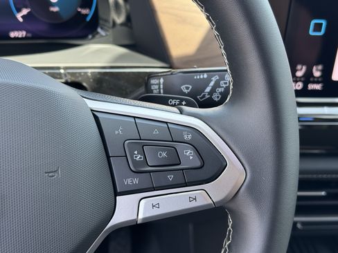 Certified 2025 Volkswagen Atlas SE FWD image 21