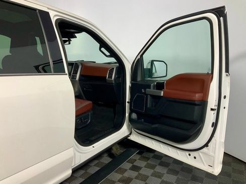 Used 2019 Ford F150 Platinum w/ FX4 Off-Road Package AWD/4WD image 32