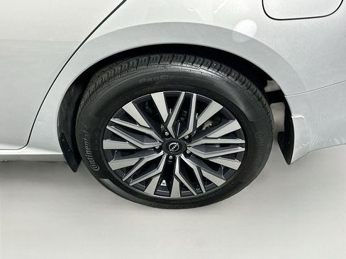 Used 2023 Nissan Altima 2.5 SV w/ SV Premium Package image 11