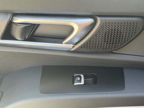 Used 2025 Kia Telluride SX w/ SX Captain's Chair Package FWD image 17