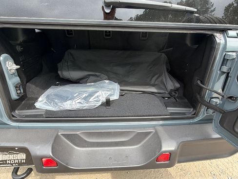 Used 2025 Jeep Wrangler Sahara image 13