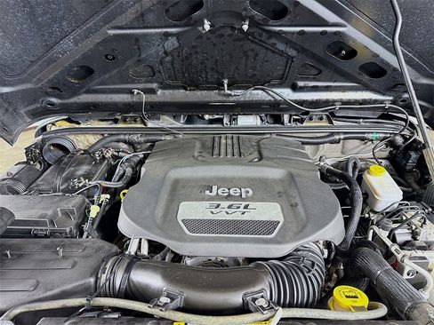 Used 2012 Jeep Wrangler Unlimited Sport w/ Connectivity Group image 27