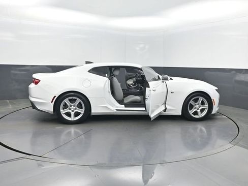 Used 2020 Chevrolet Camaro LT RWD image 33