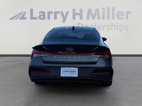 Certified 2025 Hyundai Elantra Sport w/ Cargo Package image 4