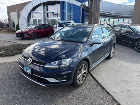 Used 2018 Volkswagen Golf Alltrack SE image 1