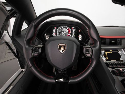 Used 2017 Lamborghini Aventador S image 29