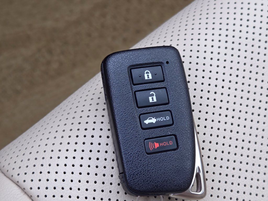Used 2013 Lexus ES 300h w/ Luxury Pkg FWD image 38