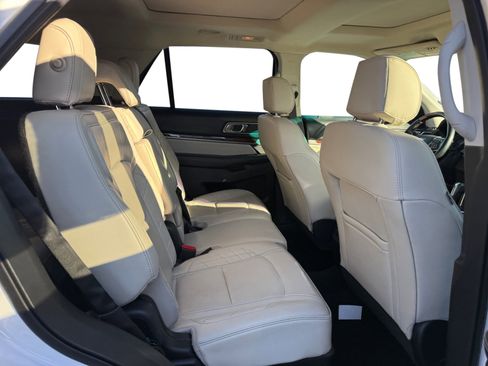 Used 2017 Ford Explorer Platinum image 17