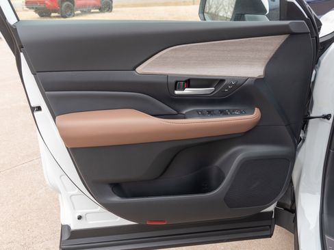 New 2026 Toyota Grand Highlander Platinum image 8