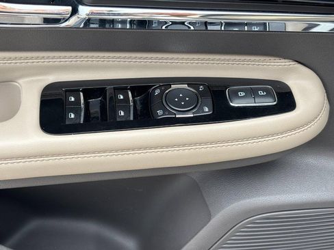 Used 2022 Lincoln Corsair FWD w/ Premium Package image 16