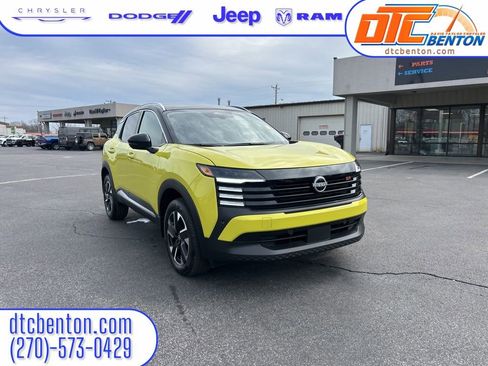 Used 2025 Nissan Kicks SR image 1