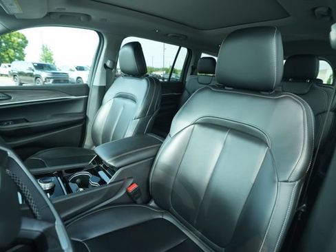 Used 2023 Jeep Grand Cherokee L Limited AWD/4WD image 43