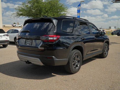 Used 2025 Honda Pilot TrailSport image 5