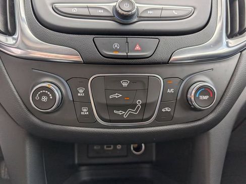 Used 2022 Chevrolet Equinox LT image 18