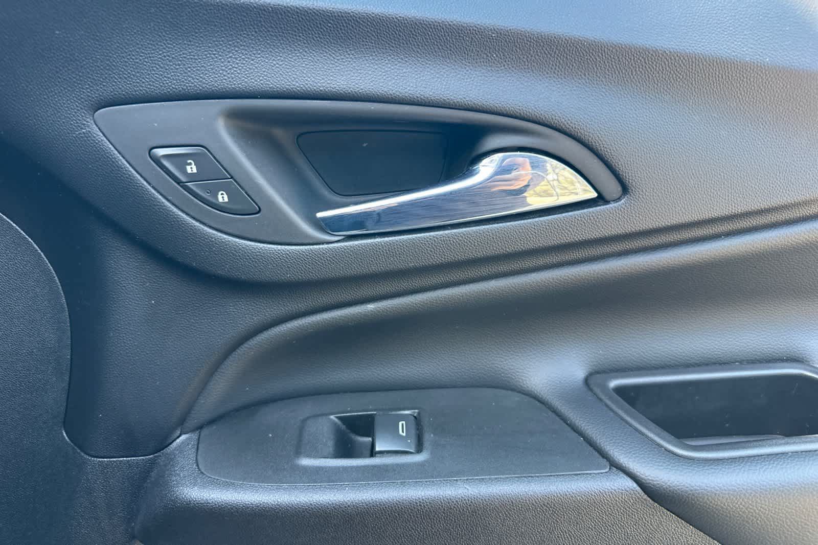Used 2020 Chevrolet Equinox LT FWD image 19