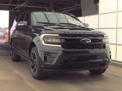 Used 2022 Ford Expedition Limited AWD/4WD image 1